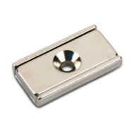 Magnet de neodim în carcasă de oțel, 30 mm x 13 mm x 5 mm, orificiu înfundat / cu un șurub Magnet de neodim în carcasă de oțel, 30 mm x 13 mm x 5 mm, orificiu înfundat / cu un șurub