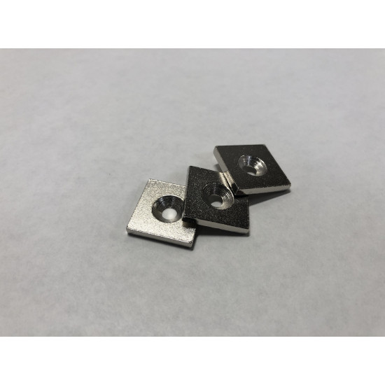 20mm x 20mm x 3mm , süllyesztett acél hasáb ellendarab, felületvédelemmel