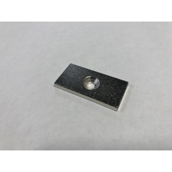 40mm x 20mm x 3mm , süllyesztett acél hasáb ellendarab, felületvédelemmel